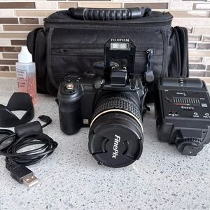 Fujifilm FinePix S9100 Digital Camera Bundle
